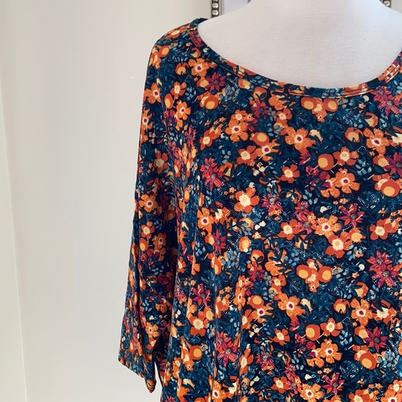 • Lularoe Irma Top • - Picture 1 of 6